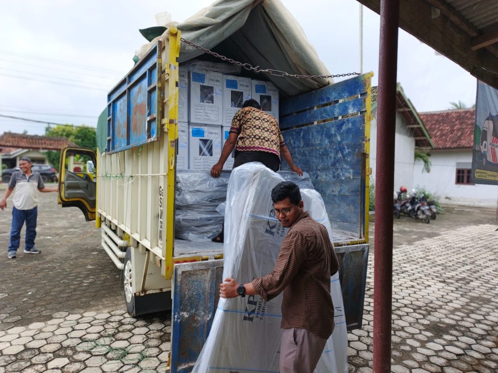 Pengamanan Maksimal Polsek Tegineneng, Distribusi Logistik PSU di PPK Berjalan Lancar 1 polPSU2