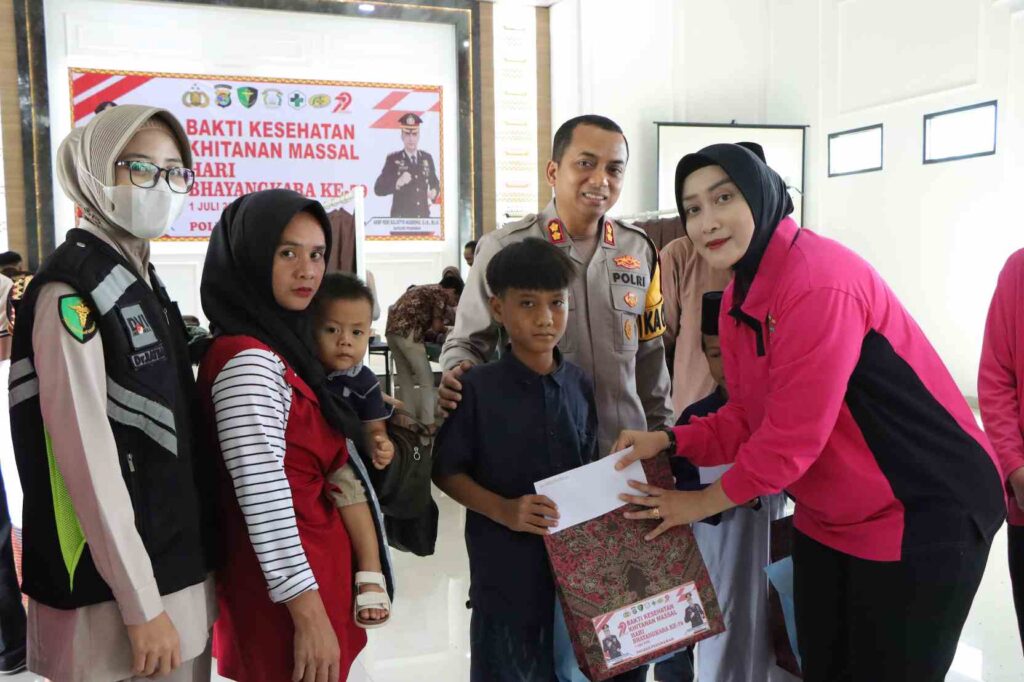 pol bakti sosial