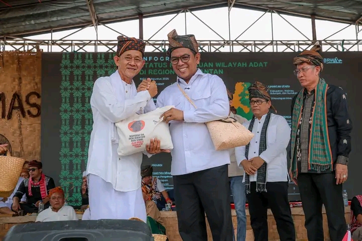 gubernur banten andra soni dan kasepuhan adat guradog