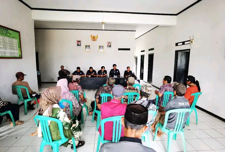 mahsiswa uin edukasi bank sampah di desa tapos