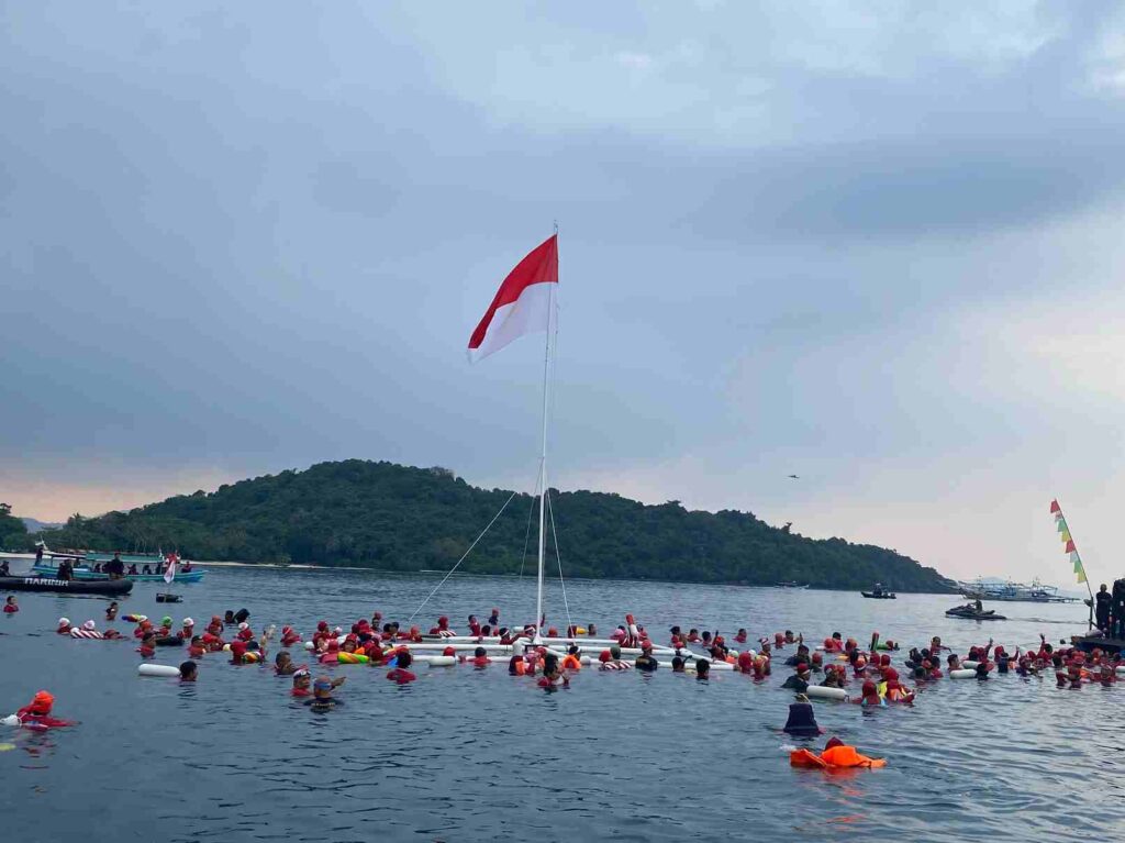 pantai mutun pengibaran bendera