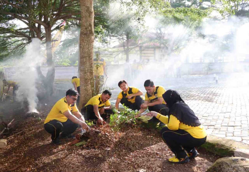 pol bersih bersih