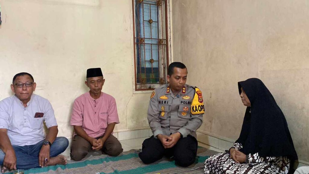 pol keluarga ej