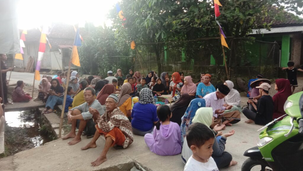 warga rt 05 rw 01 desa talagahiyang cipanas lebak