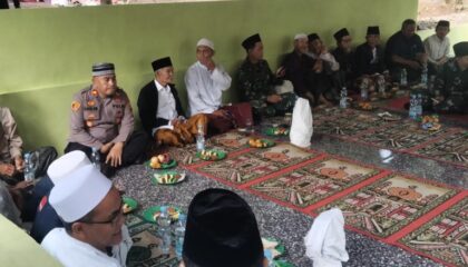 kapolsek curugbitung lebak bersama masyarakat desa cilayang