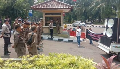 komeng abdul rohman demo bupati tangerang