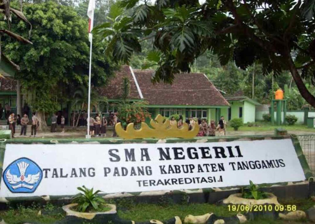 parkir sekolah