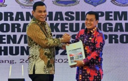 Bupati Tangerang Moch. Maesyal Rasyid menerima laporan hasil pemeriksaan LKPD 2025 dengan opini WTP dari BPK RI Perwakilan Banten.