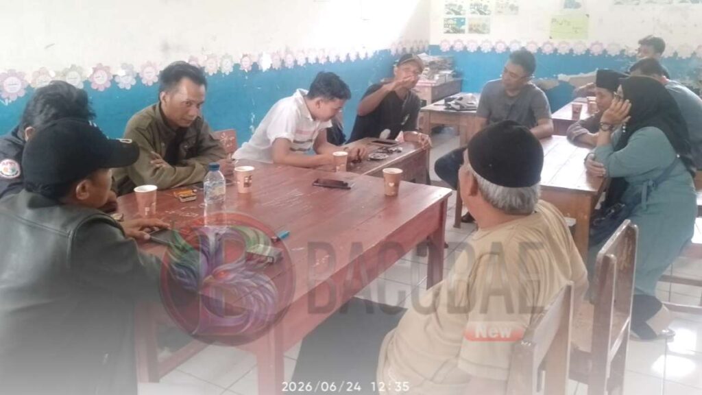 Pertemuan klarifikasi antara pihak SDN 2 Malangsari dan awak media terkait polemik iuran perpisahan siswa di Kabupaten Lebak.